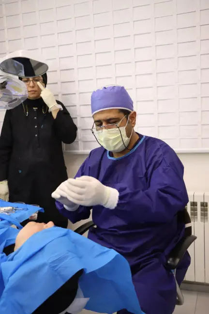 جراح و متخصص و دندانپزشک دکتر افشین میرزایی-تهرانپاترس