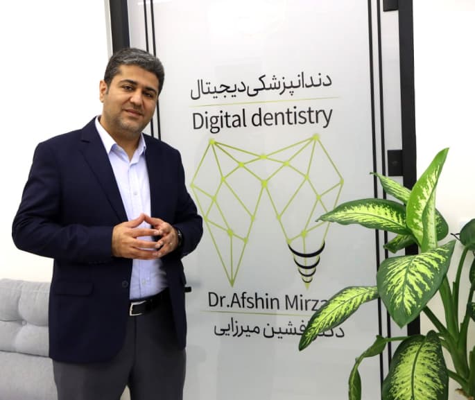 بهترین متخصص ایمپلنت 4 بهترین متخصص ایمپلنت دکتر افشین میرزایی 1